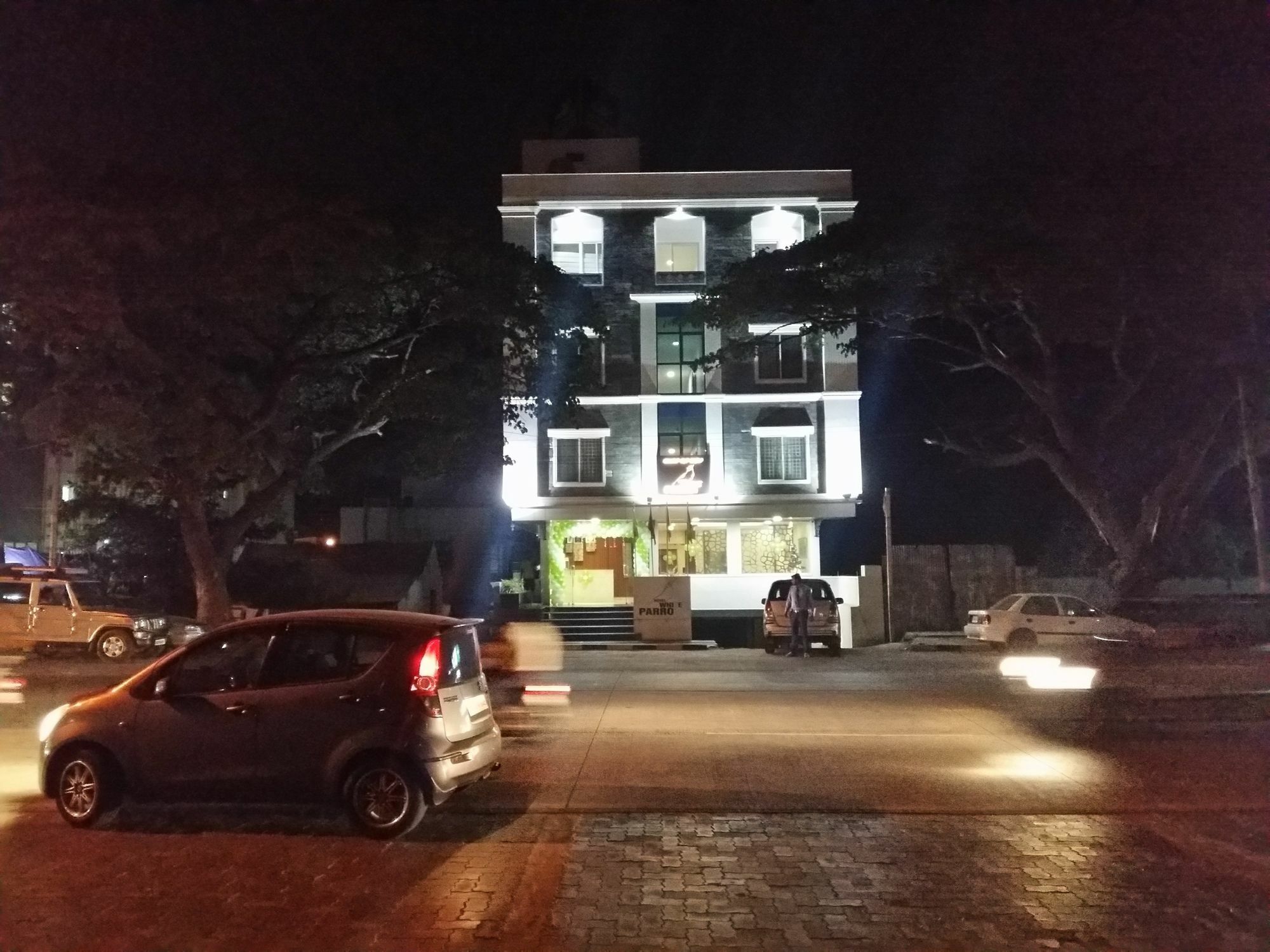 Hotel White Parrot Maisúr Exteriér fotografie